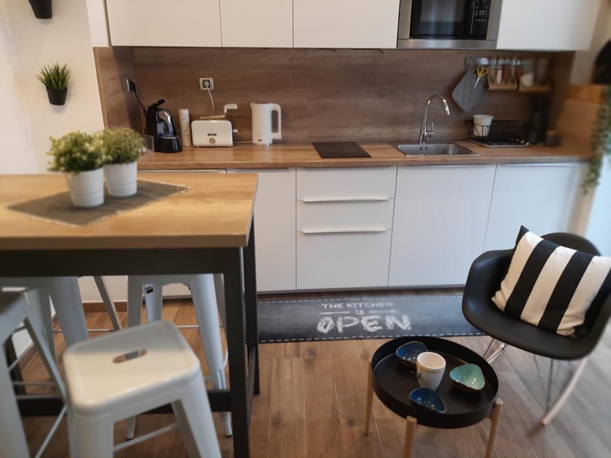 Arena Design Apartments With Free Private Parking And With A Terrace Pula Bagian luar foto
