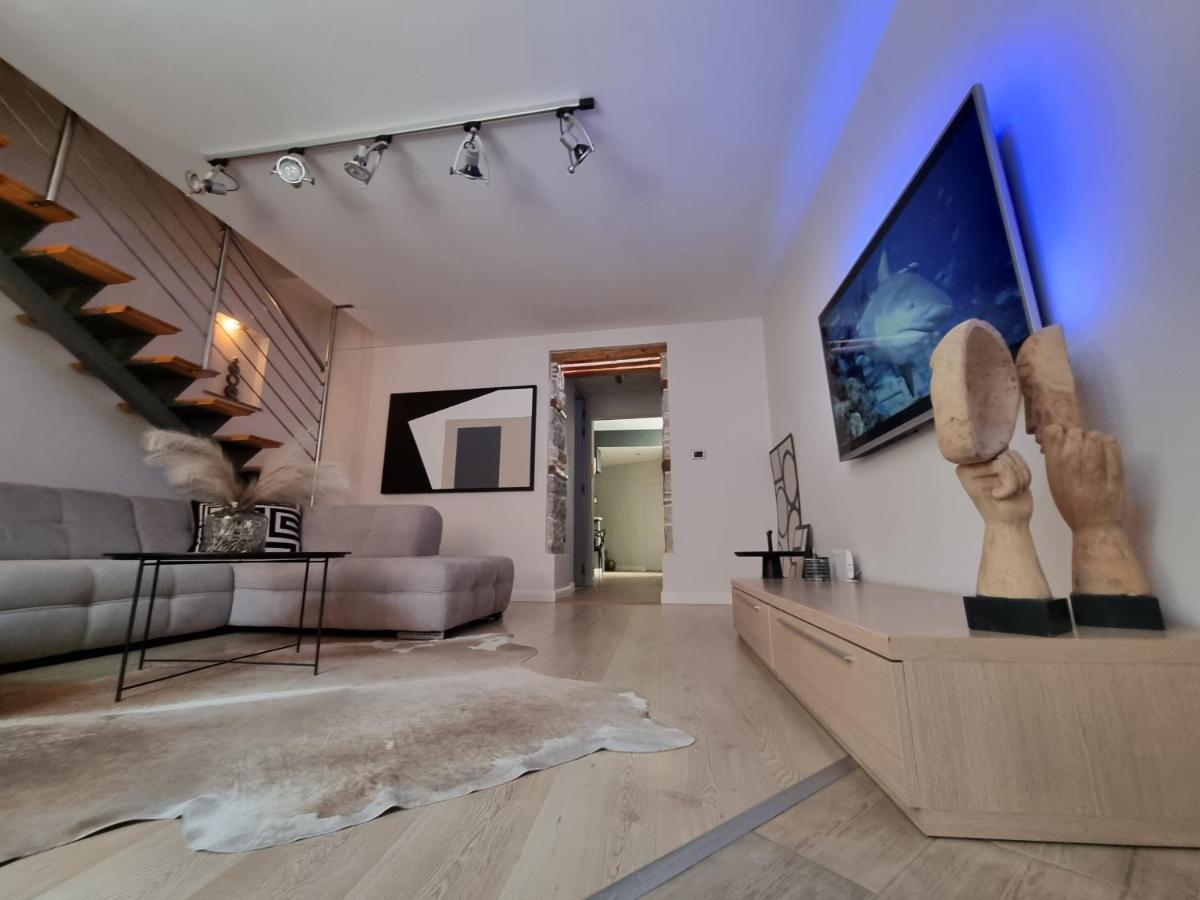 Arena Design Apartments With Free Private Parking And With A Terrace Pula Bagian luar foto