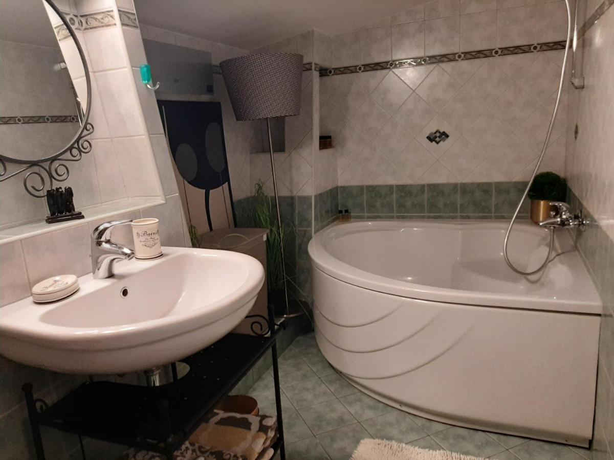 Arena Design Apartments With Free Private Parking And With A Terrace Pula Bagian luar foto