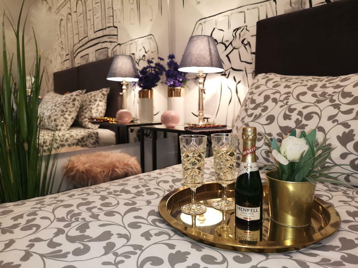 Arena Design Apartments With Free Private Parking And With A Terrace Pula Bagian luar foto